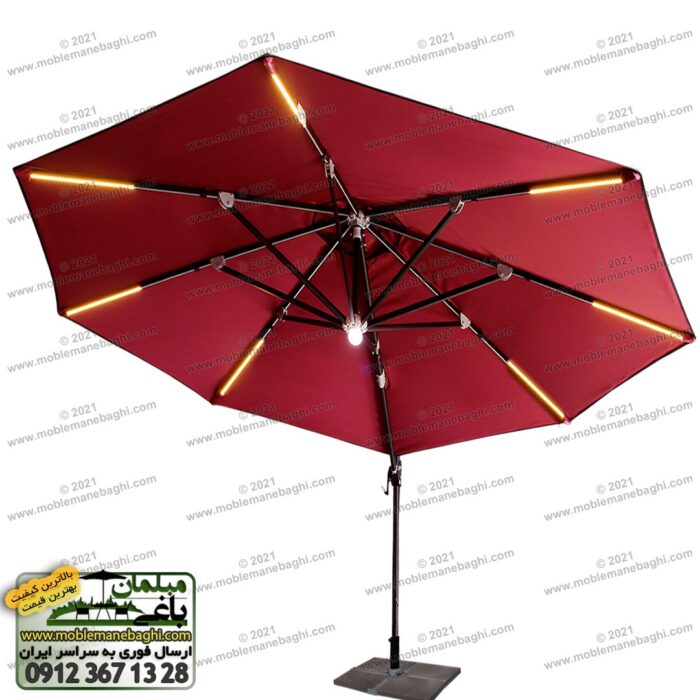 چتر باغی پایه کنار با قابلیت تنظیم دقیق سایه دارای نورپردازی خاص در وسط و زیر چتر آن