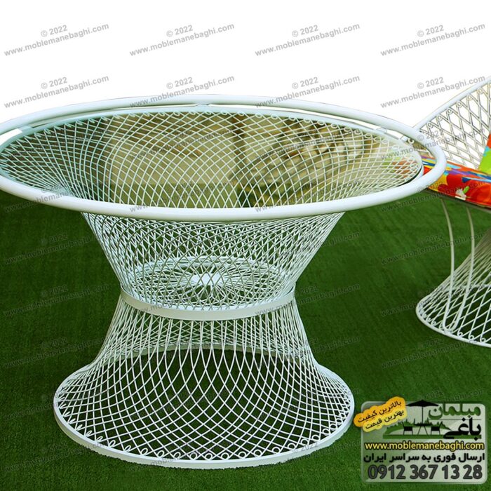 باکیفیت‌ترین میز نهارخوری شش نفره فلزی مخصوص فضای باز مدل بامبو بر روی چمن مصنوعی