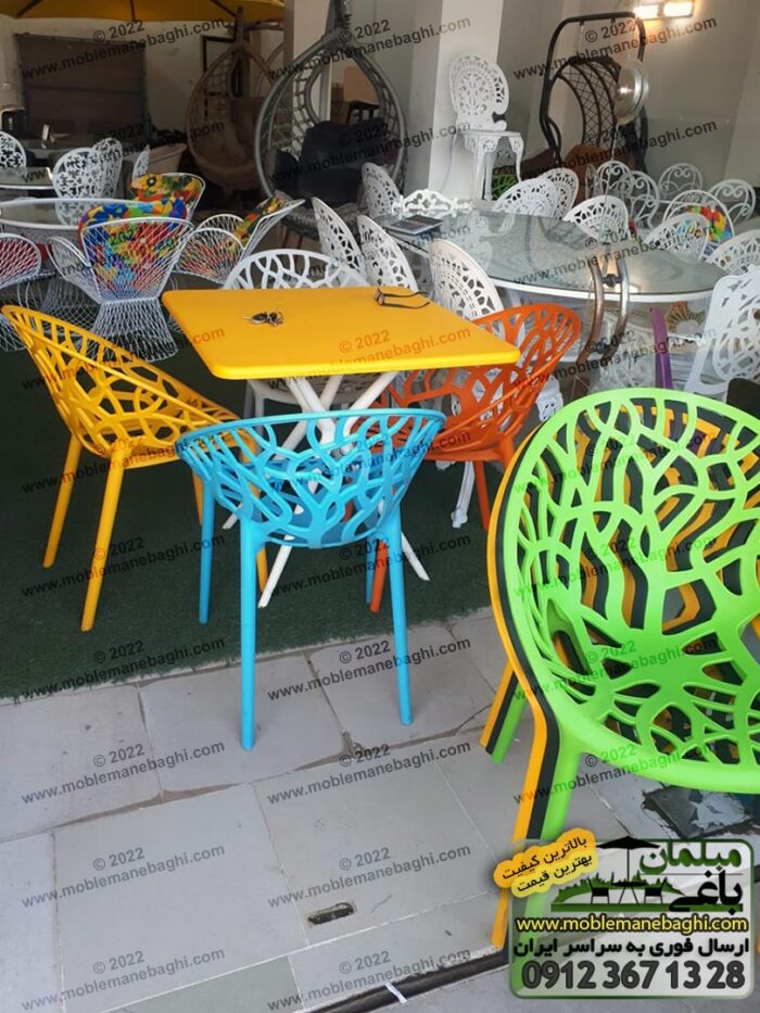بورس بهترین مدل‌های صندلی فضای باز شامل صندلی پلی‌کربنات درختی در مرکز پخش مبلمان فضای باز با رنگ بندی متنوع و مدل های زیبا