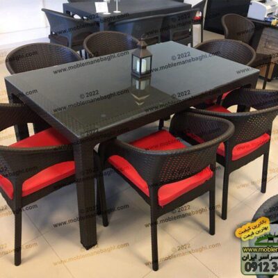 ست شش نفره مبلمان حصیری مناسب میز و صندلی نهارخوری رستوران و فضای باز به رنگ قهوه‌ای و مشکی با تشک قرمز شامل شش صندلی992 و یک میز321 تمام حصیری